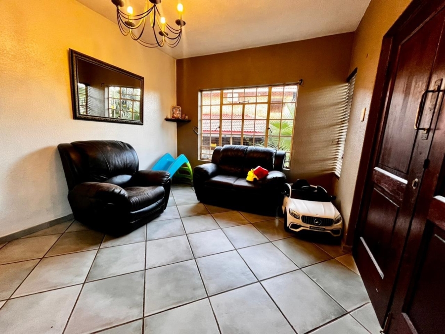 3 Bedroom Property for Sale in Safari Gardens North West